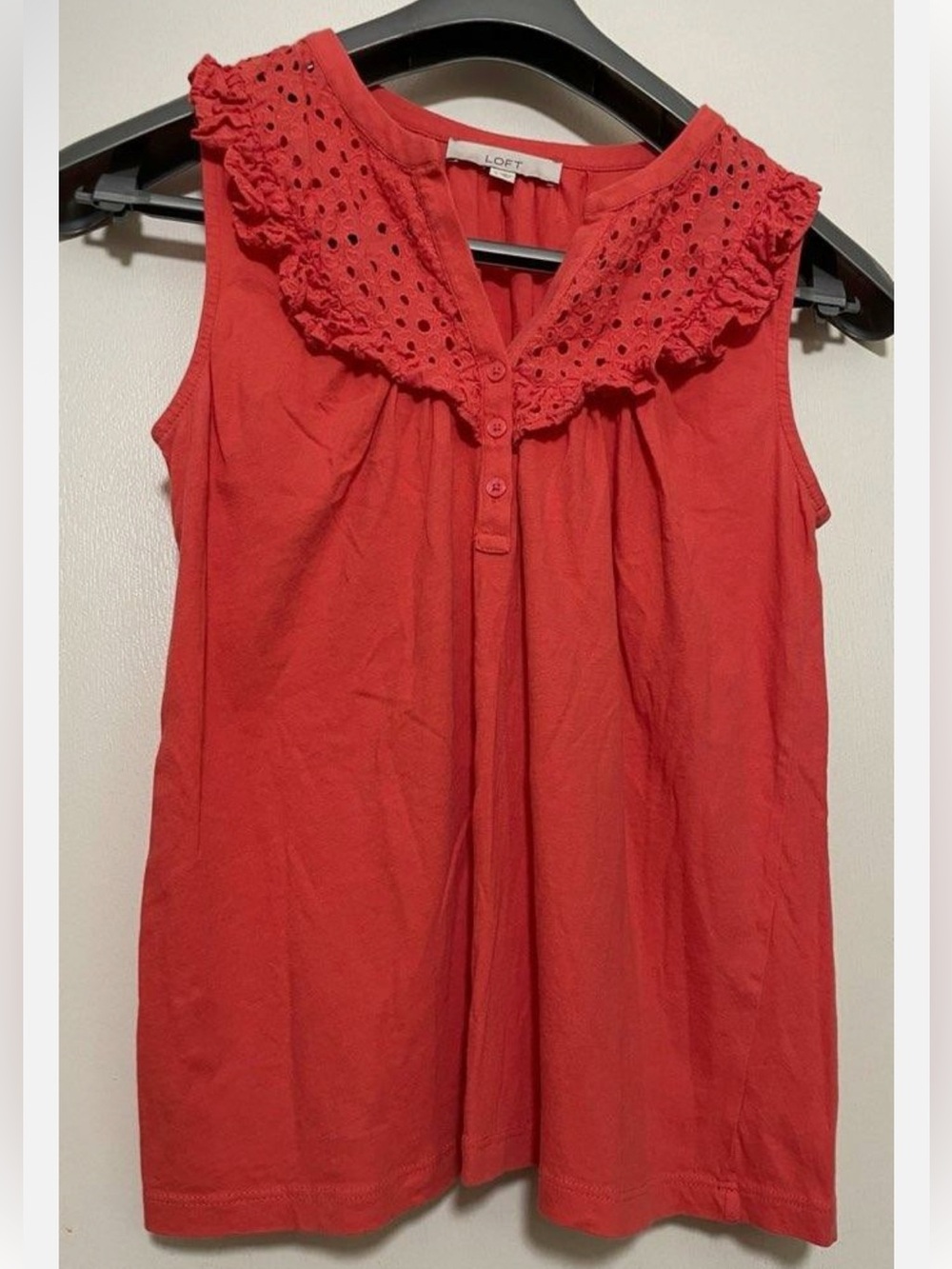 LOFT Dark Coral Eyelet Ruffle Sleeveless Top Blouse size s Tank causal costal